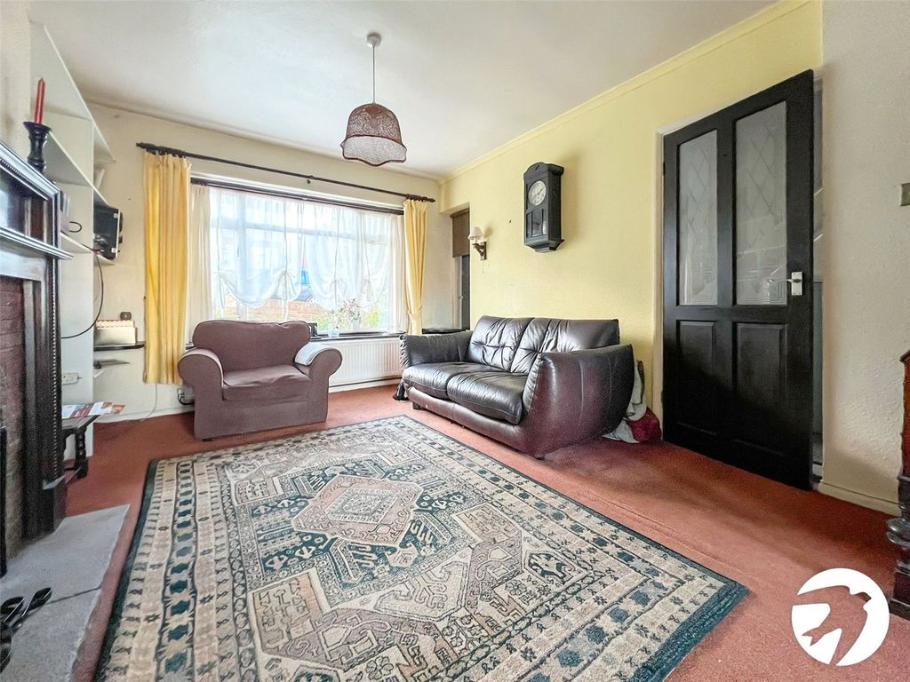 Property photo 2 of 12 Lounge