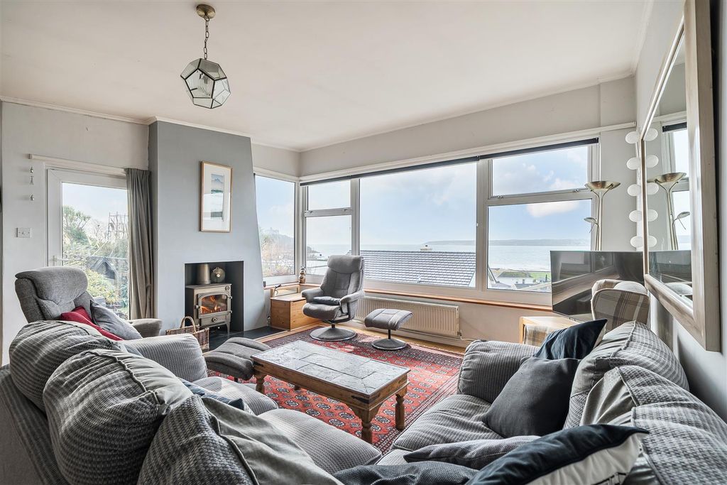 Property photo 2 of 27