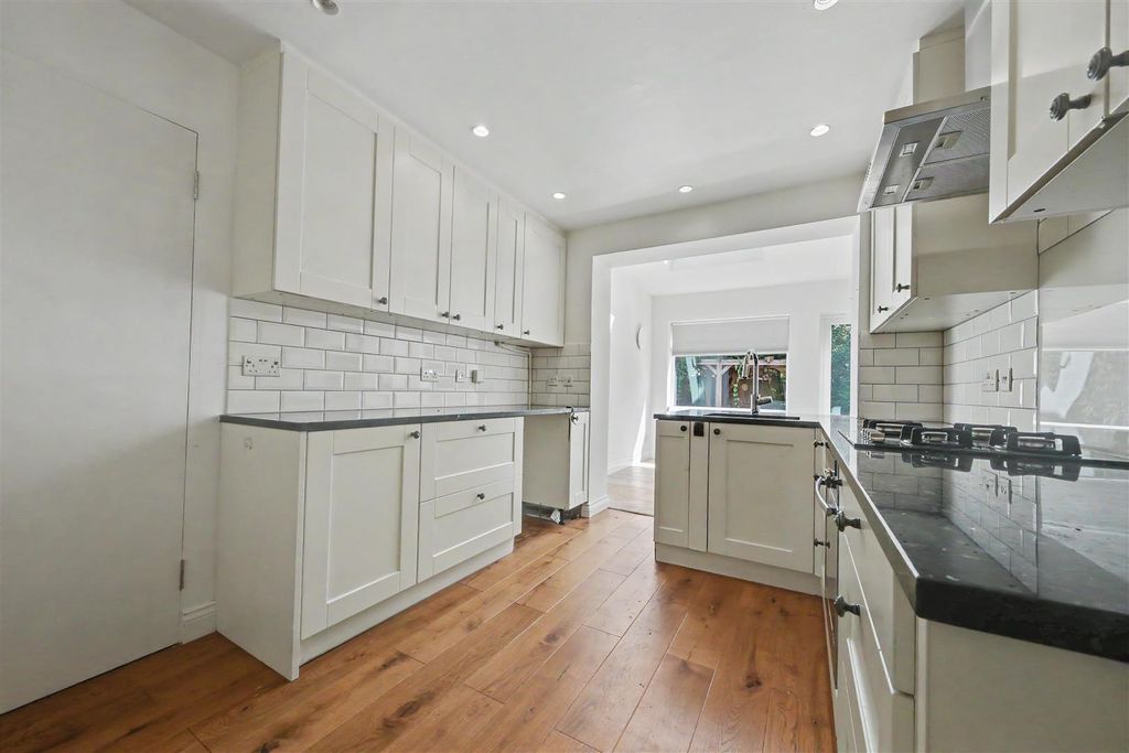 Property photo 3 of 19 Kitchen.Jpg