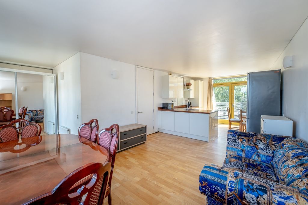 Property photo 3 of 17 68-Beckquerel-Cou...