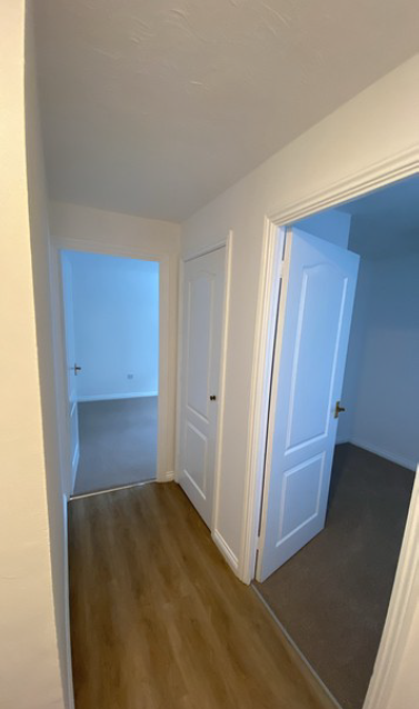 Property photo 3 of 21 Hallway