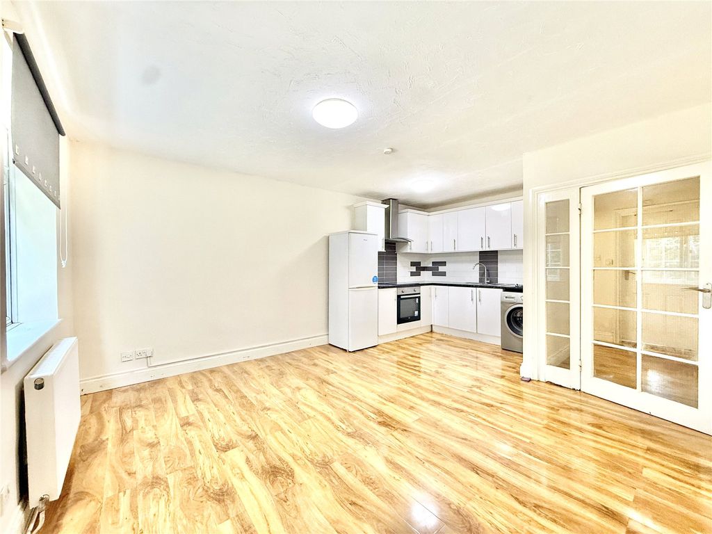 Property photo 1 of 11 Picture No. 24