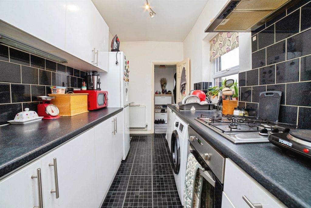 Property photo 3 of 17