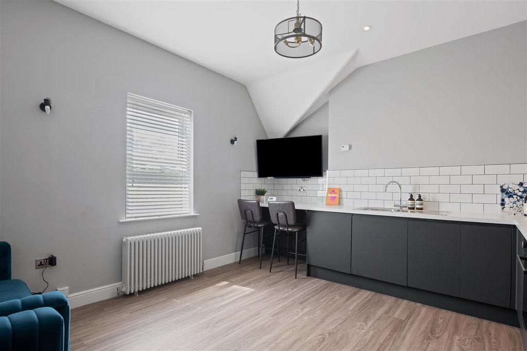 Property photo 3 of 12 C, 11 Larkdale Rd-Hi.Jpg