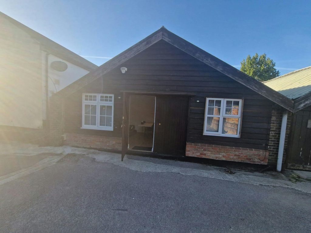 Property photo 2 of 8 External