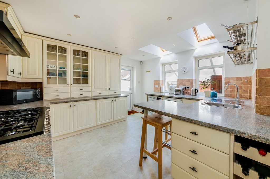 Property photo 2 of 16