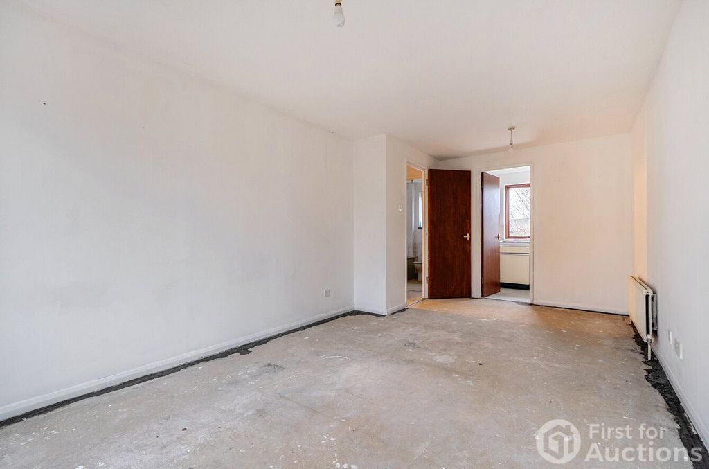 Property photo 3 of 11 3