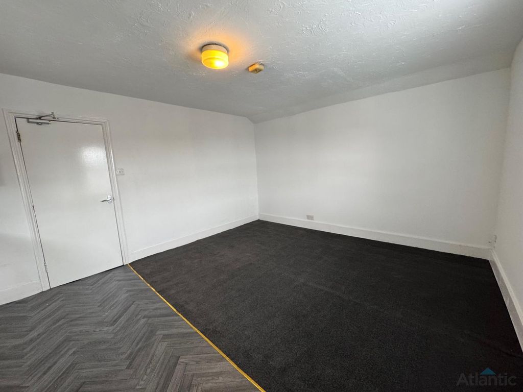 Property photo 3 of 7 Gallery