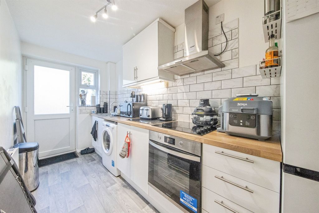 Property photo 2 of 16