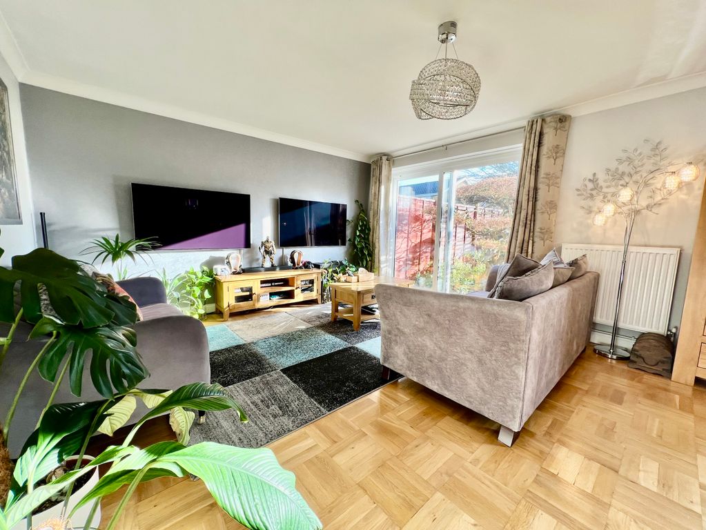 Property photo 2 of 18 Living Room