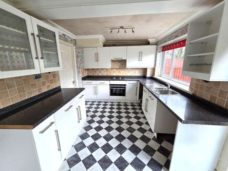 Property photo 2 of 37 Photo 12