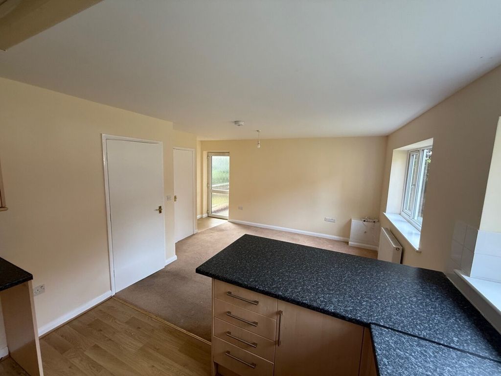 Property photo 3 of 6