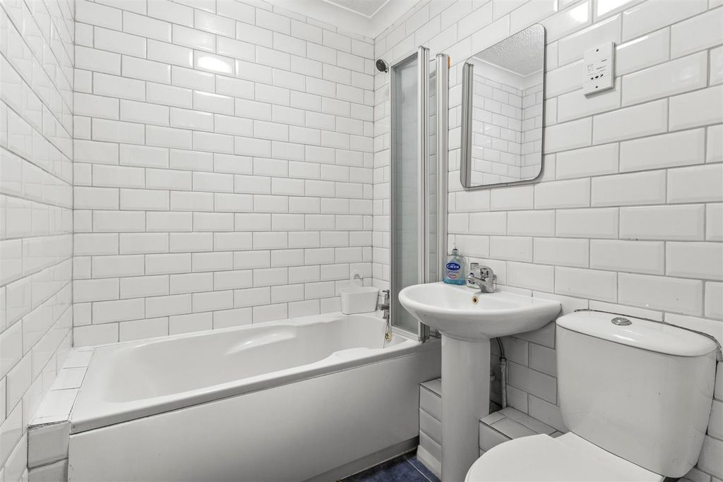 Property photo 3 of 6 Bathroom