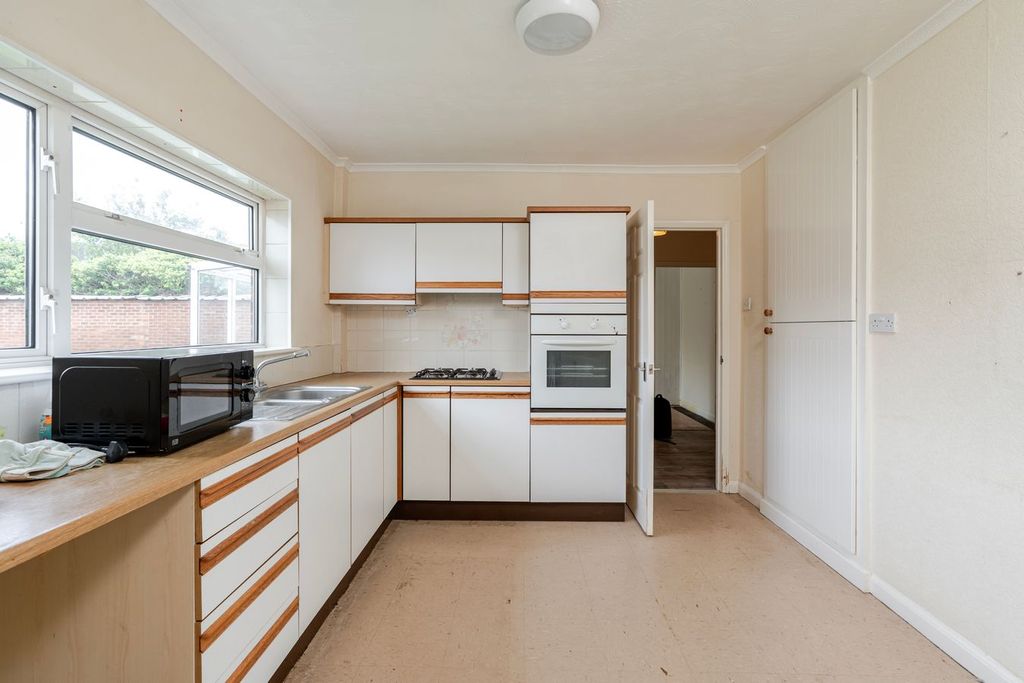 Property photo 3 of 12