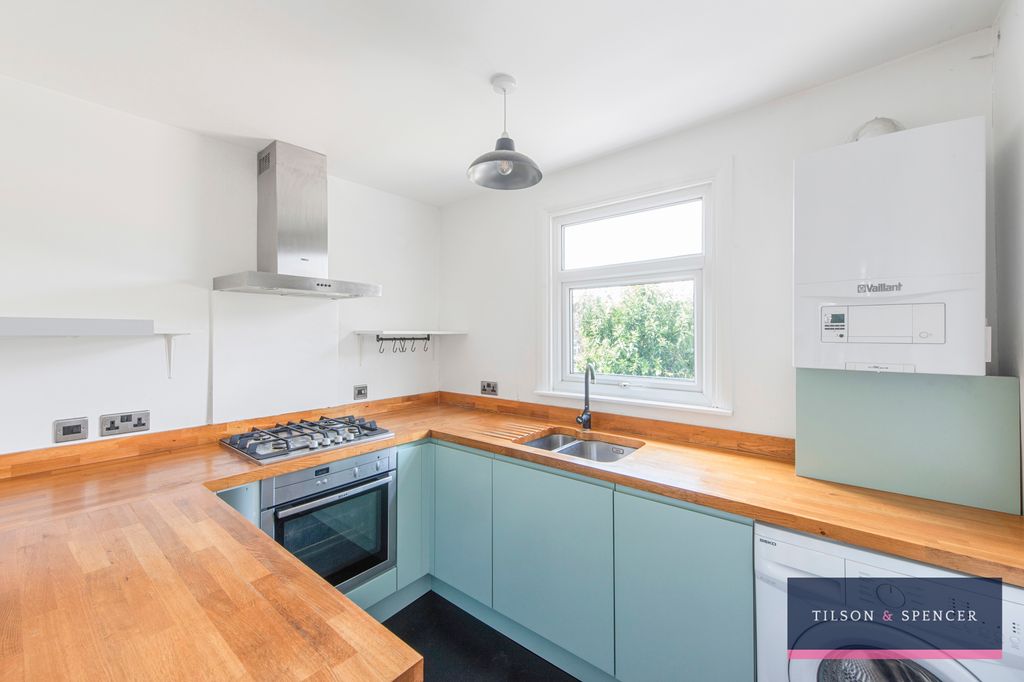Property photo 2 of 12 0906202519_Tils_3B Foyle Road _N17 0Nl_005_Wm