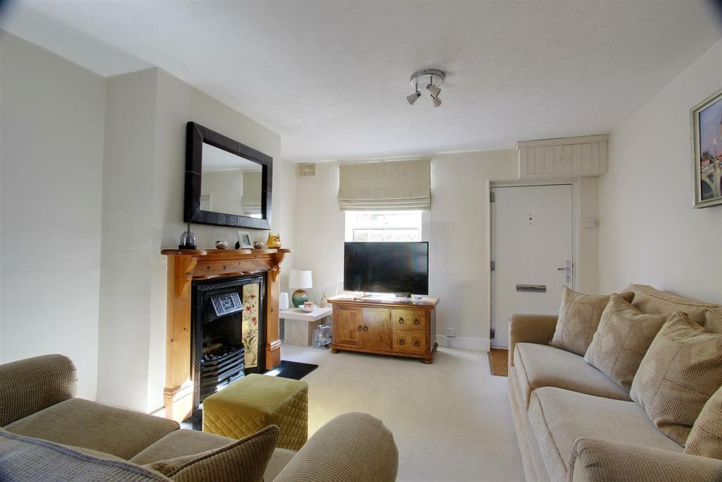 Property photo 3 of 16 Img_0947-Img_0949 F1.Jpg