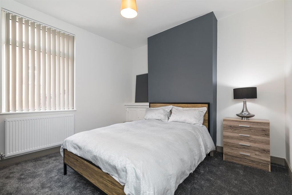 Property photo 1 of 12 Bedroom 1