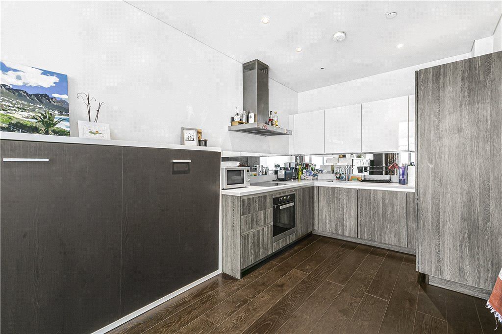 Property photo 3 of 10 Kitchen