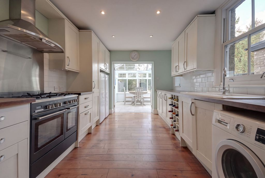 Property photo 3 of 18 Kitchen