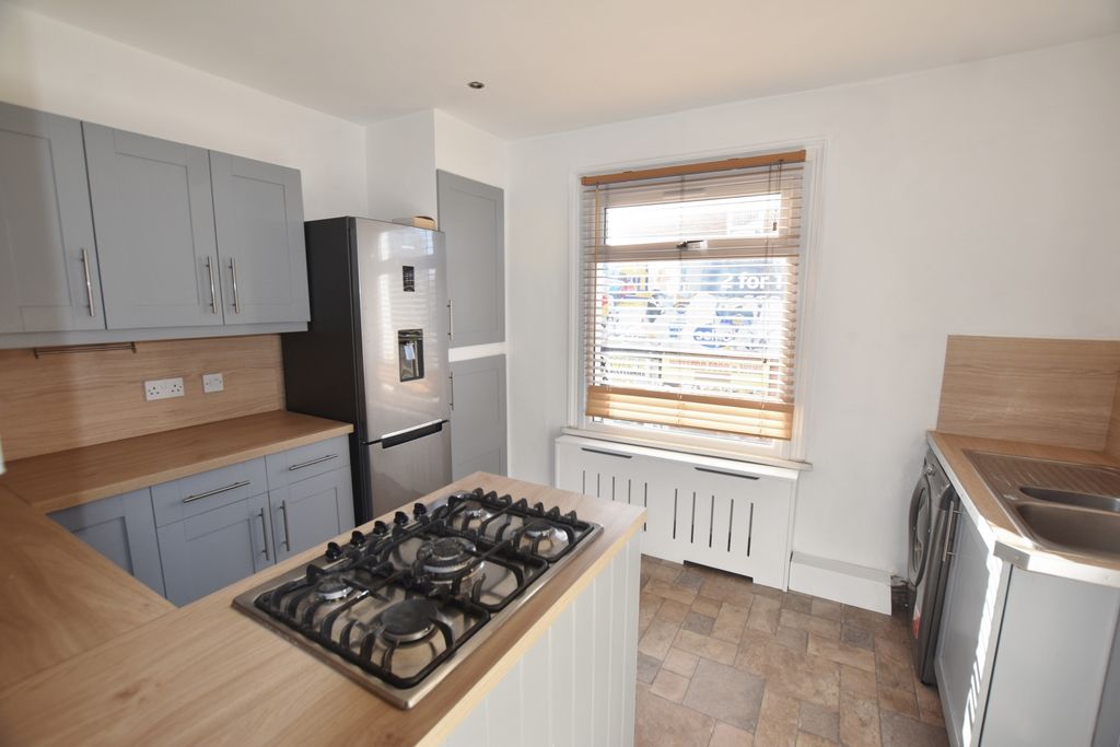 Property photo 2 of 7 Kitchen