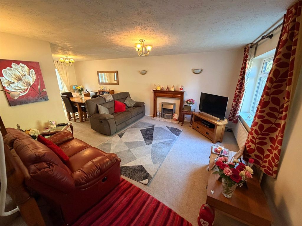 Property photo 2 of 21 Picture No. 16