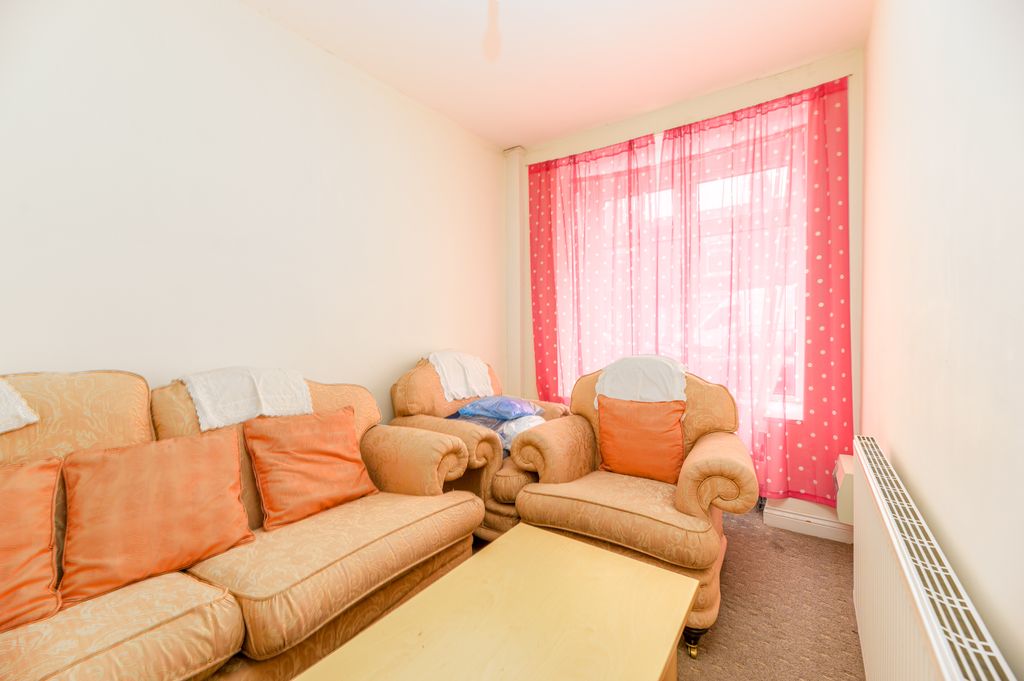 Property photo 2 of 13 02