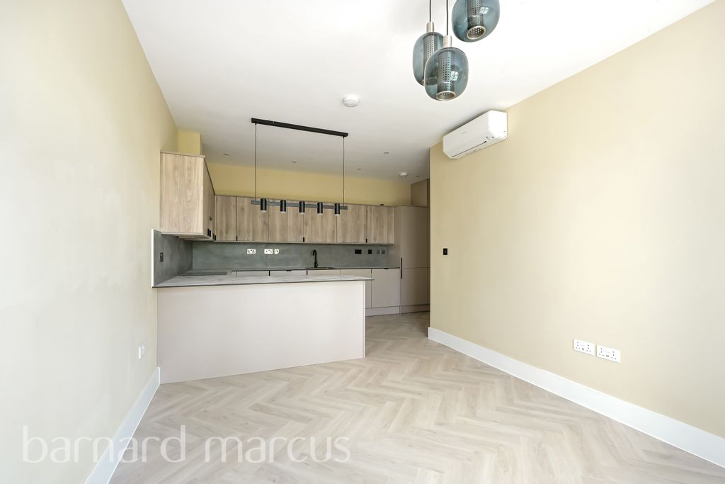 Property photo 3 of 9 Kitchen
