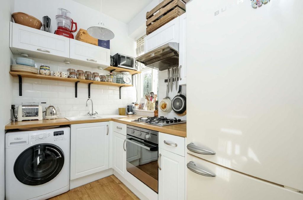 Property photo 2 of 6