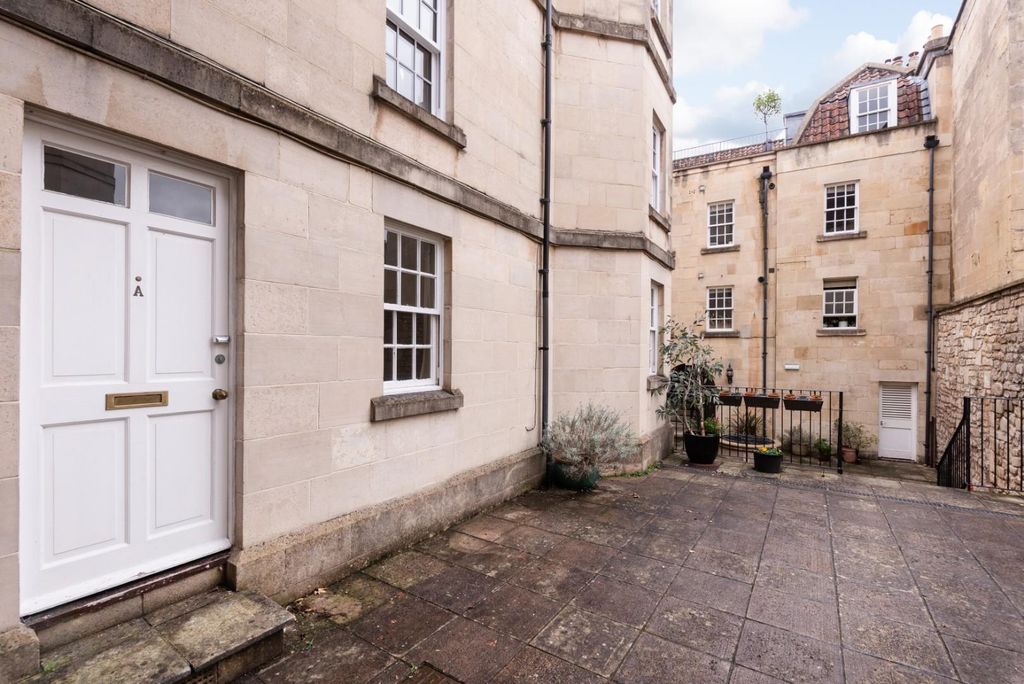 Property photo 2 of 13 Flat A, Bartletts Court, Bath Ba2 4Jt-3.Jpg