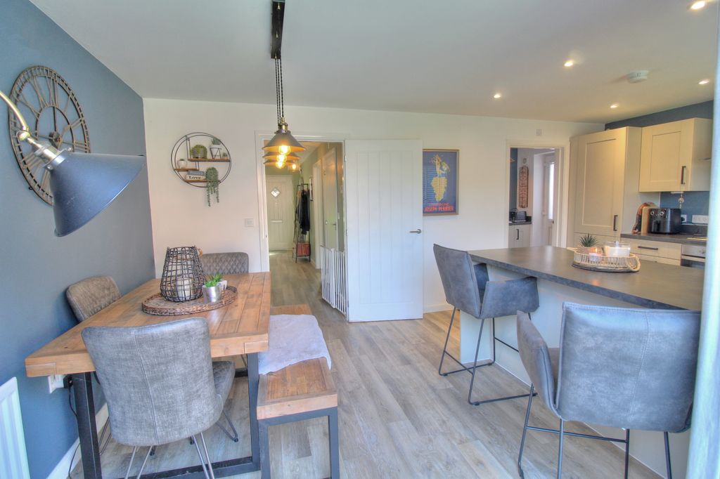 Property photo 3 of 28 Kitchen Diner