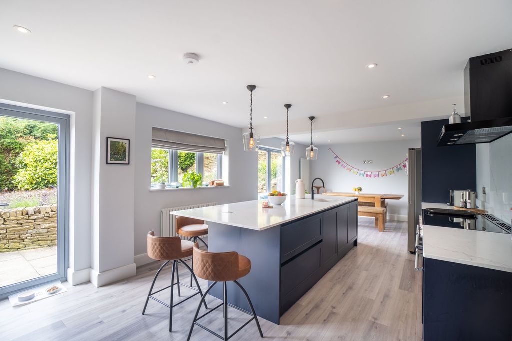 Property photo 3 of 28