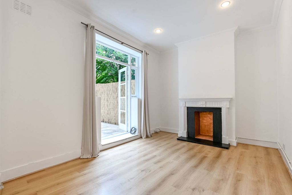 Property photo 1 of 9