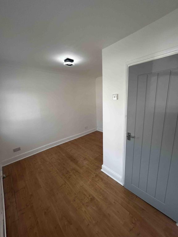 Property photo 3 of 5 Gallery