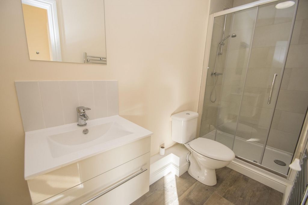 Property photo 3 of 6 Bathroom