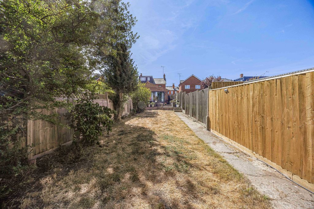 Property photo 2 of 25