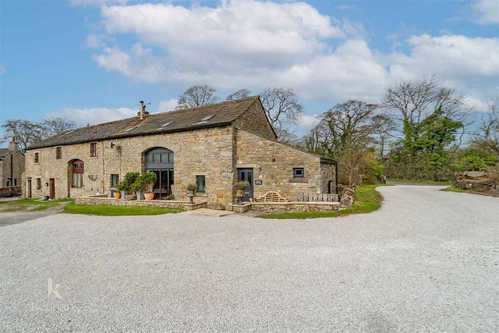 Property photo 3 of 48