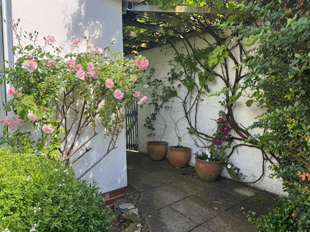 Property photo 3 of 23