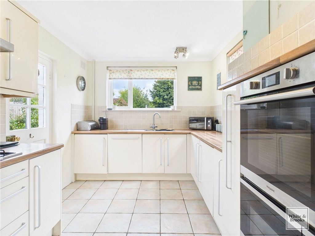 Property photo 3 of 15 Kitchen