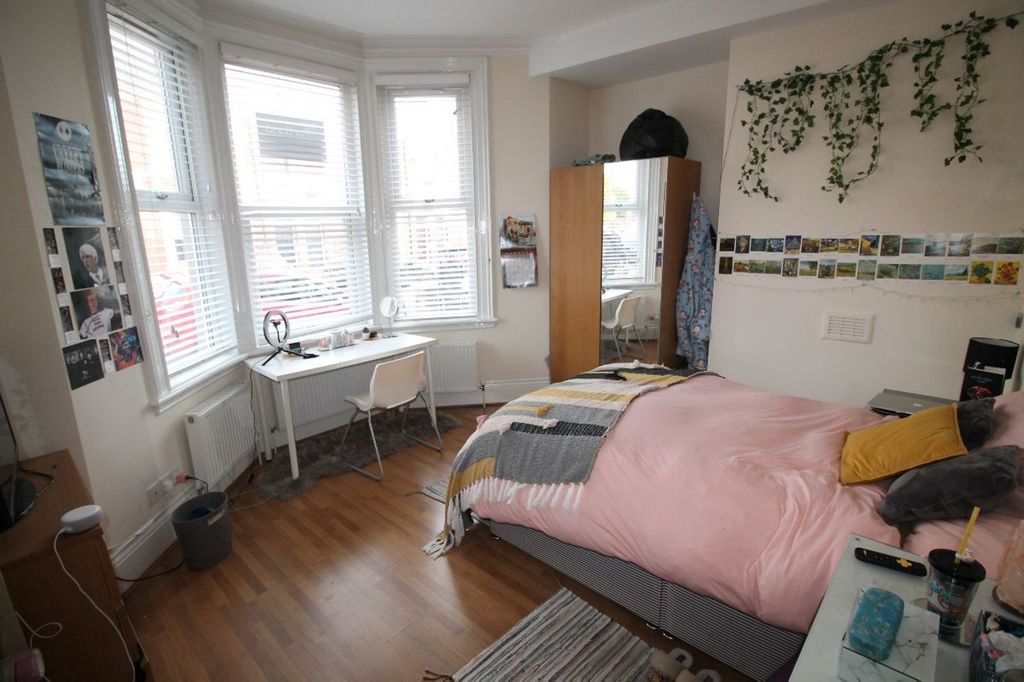 Property photo 1 of 8 Bright And Inviting Double Bedroom Featuring Large...