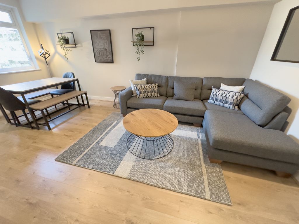 Property photo 2 of 13 135A Kensington2