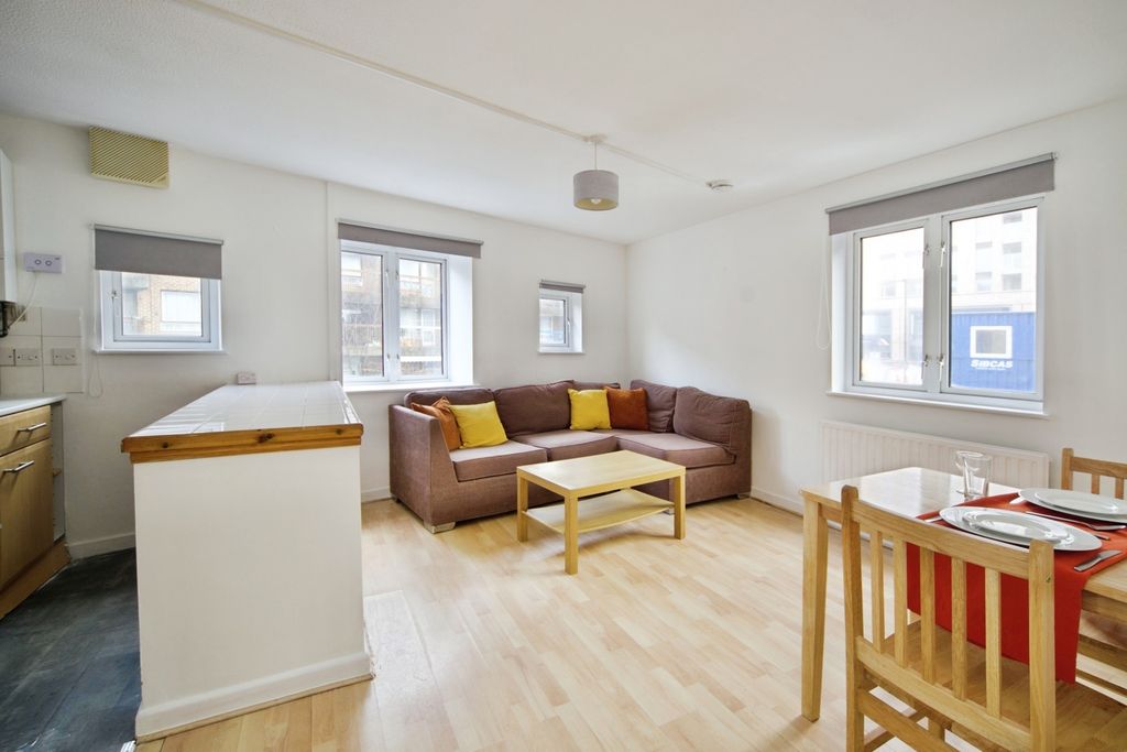 Property photo 3 of 11 Pbox-Img.Jpg