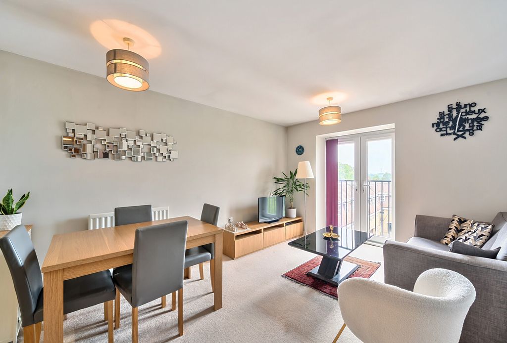 Property photo 2 of 17 1302015-10-6846Ca...