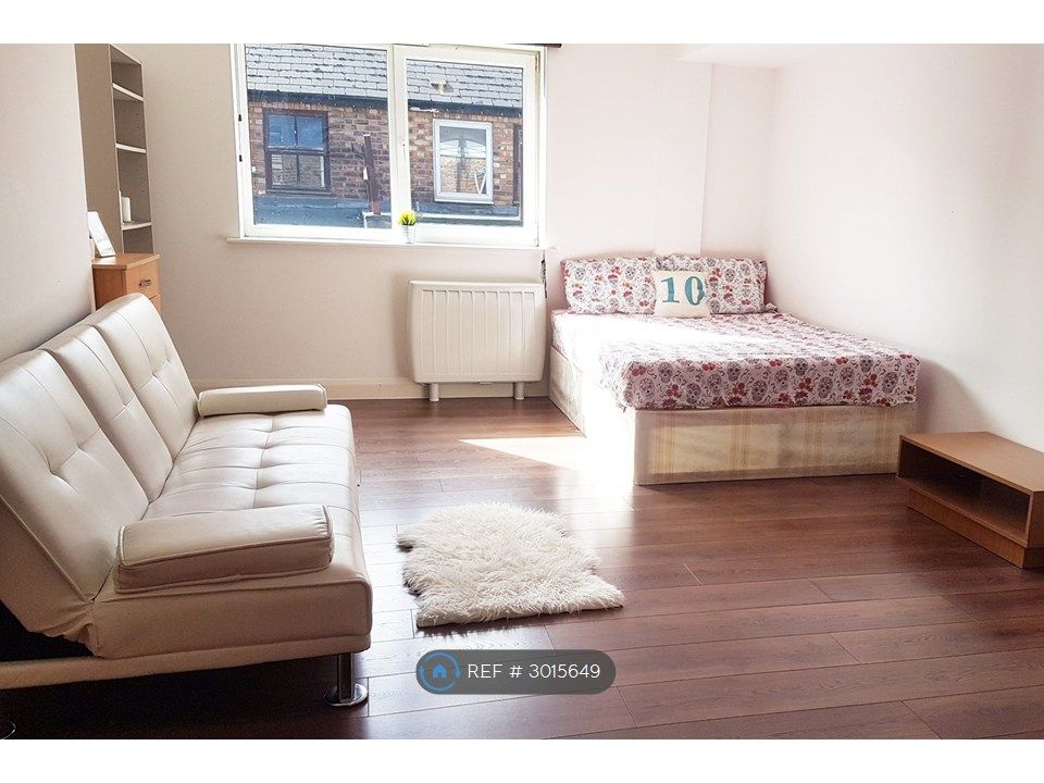 Property photo 1 of 8 Bright Furnished Bedroom And Living Area
