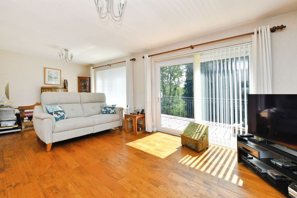 Property photo 2 of 20