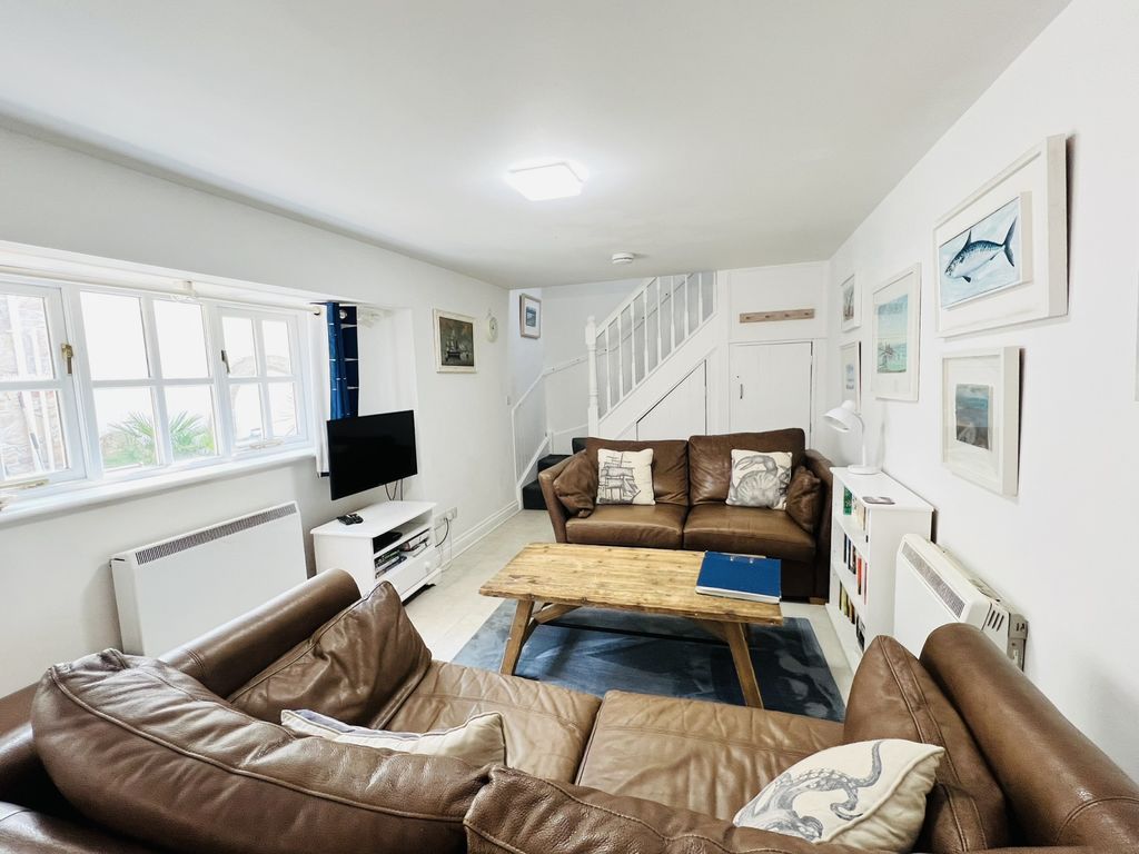 Property photo 3 of 9 Gallery