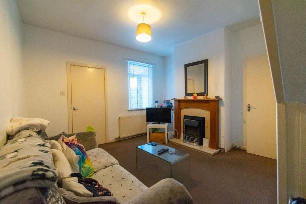 Property photo 2 of 8