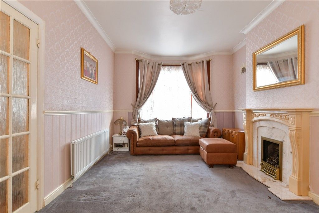 Property photo 1 of 10 Lounge/Diner (Seller Uses As A Bedroom)