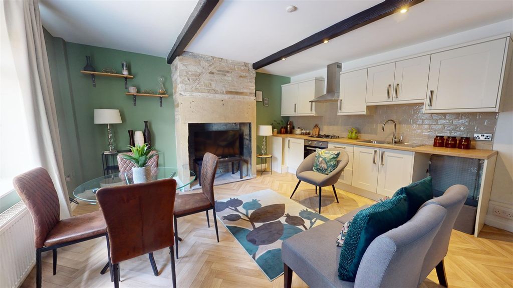 Property photo 3 of 12 17-Park-Square-09142023_091847.Jpg