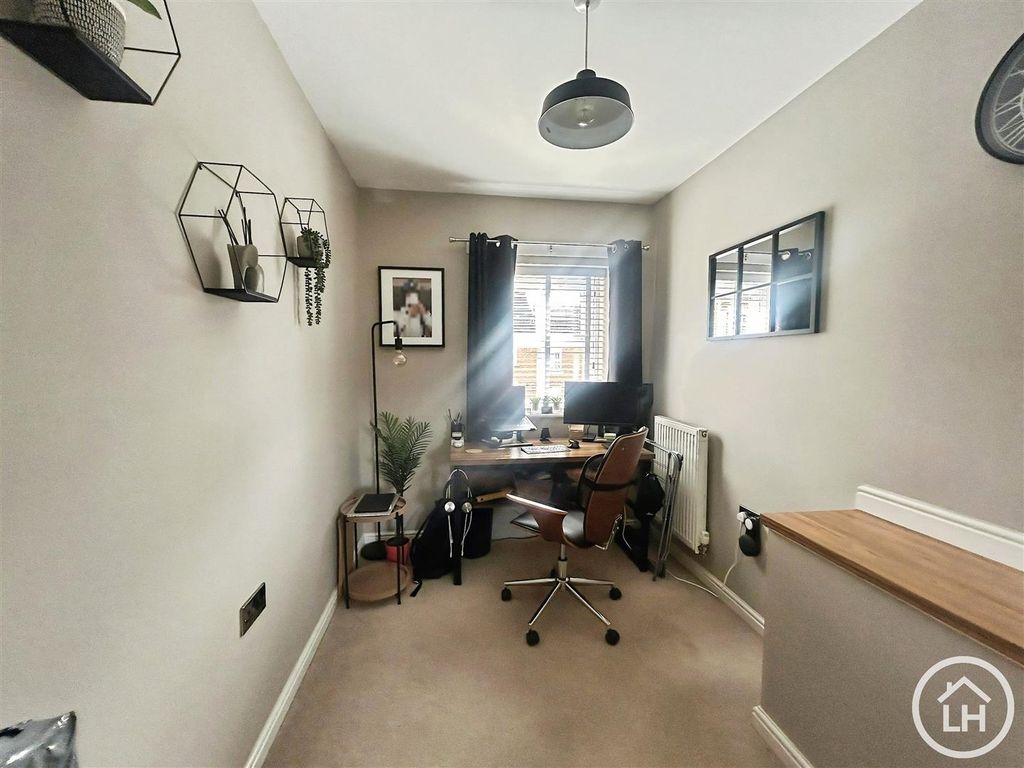 Property photo 3 of 7 Bedroom Two