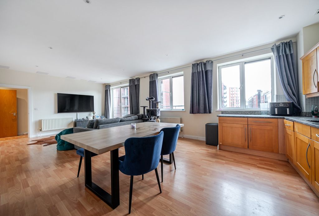 Property photo 3 of 18 1350308-4-68Ca793...